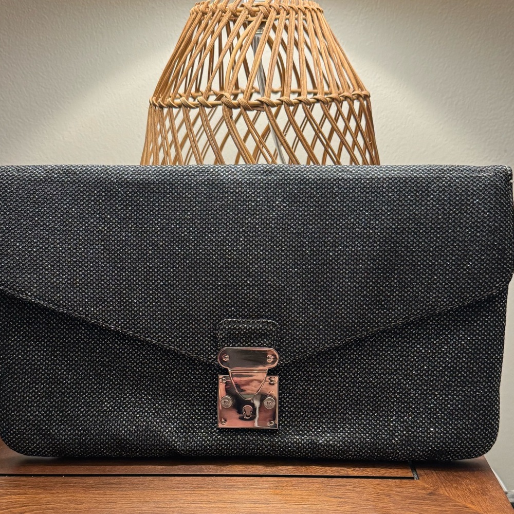 Cosmopolitan Glitter Clutch